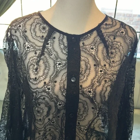 🎉HP🎉EUC Fendi Lace Button Front Blouse with Wrap Sleeve Detail - Picture 6 of 10